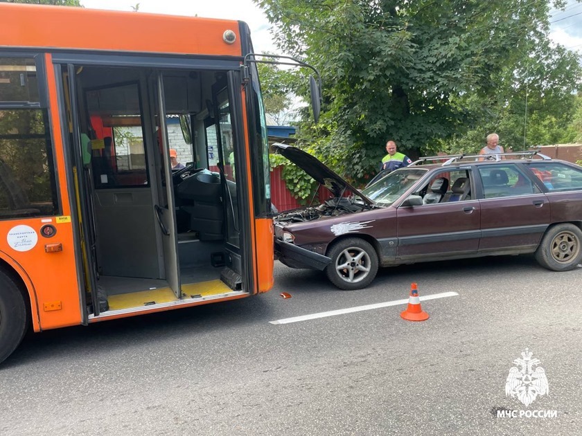 Водитель автобуса в Калининграде из-за плохого самочувствия спровоцировал ДТП