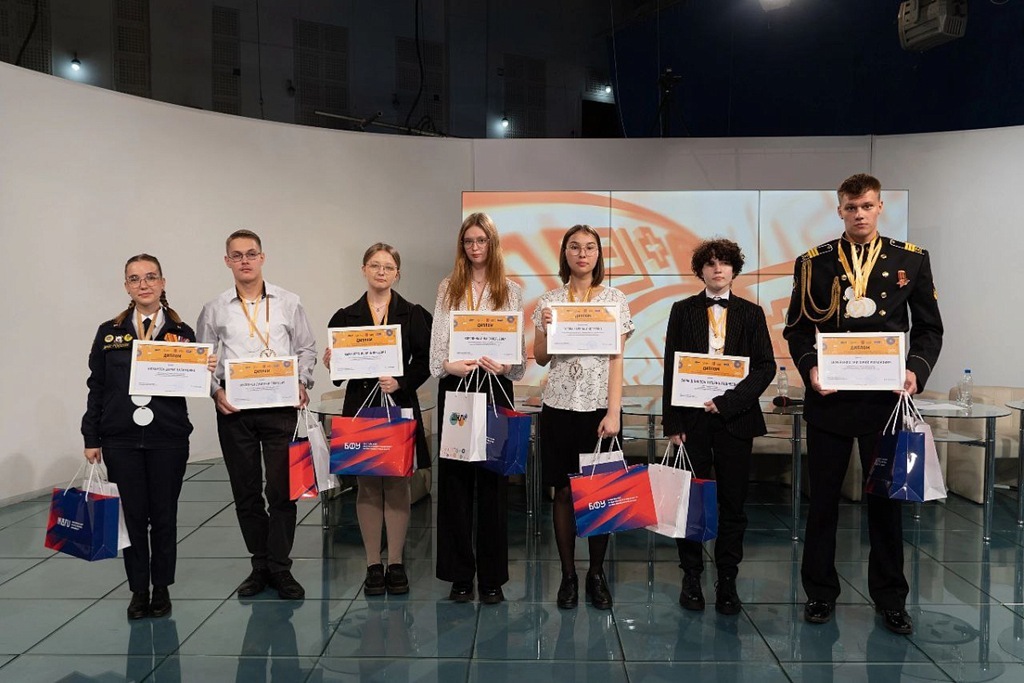 Калининградские школьники представят область на федеральной игре «Умники и умницы»