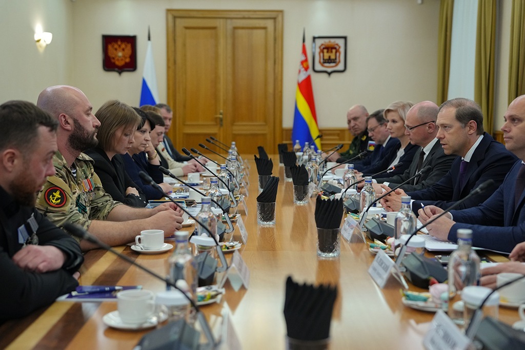 Мантуров, Кириенко и Беспрозванных встретились в Калининграде с участниками СВО