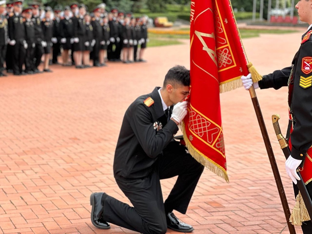 В Калининграде прошла торжественная церемония прощания со знаменем кадетского корпуса
