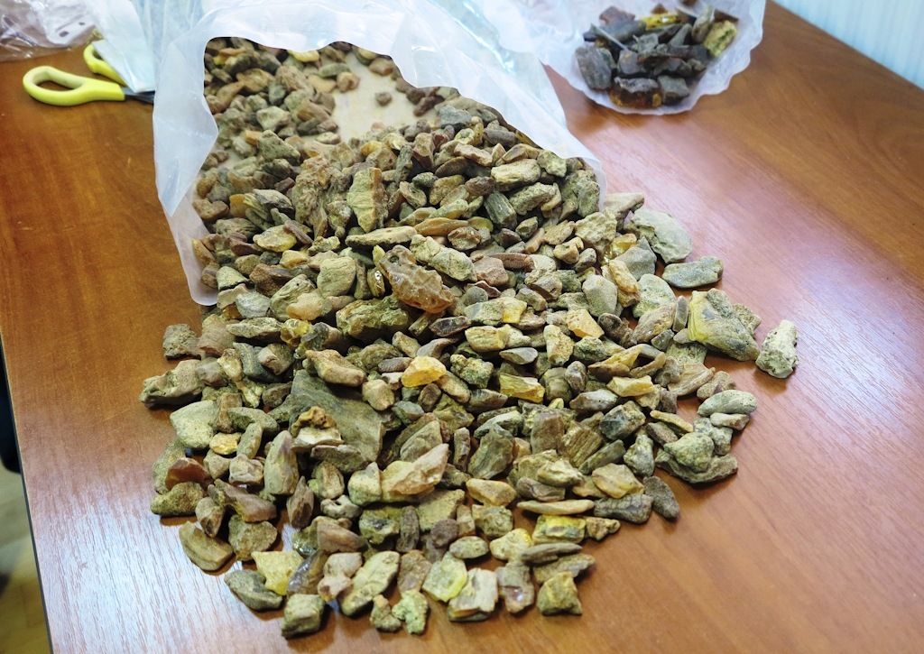 В Калининградской области пресечена попытка незаконного вывоза янтаря В Калининградской области пресечена попытка незаконного вывоза янтаря