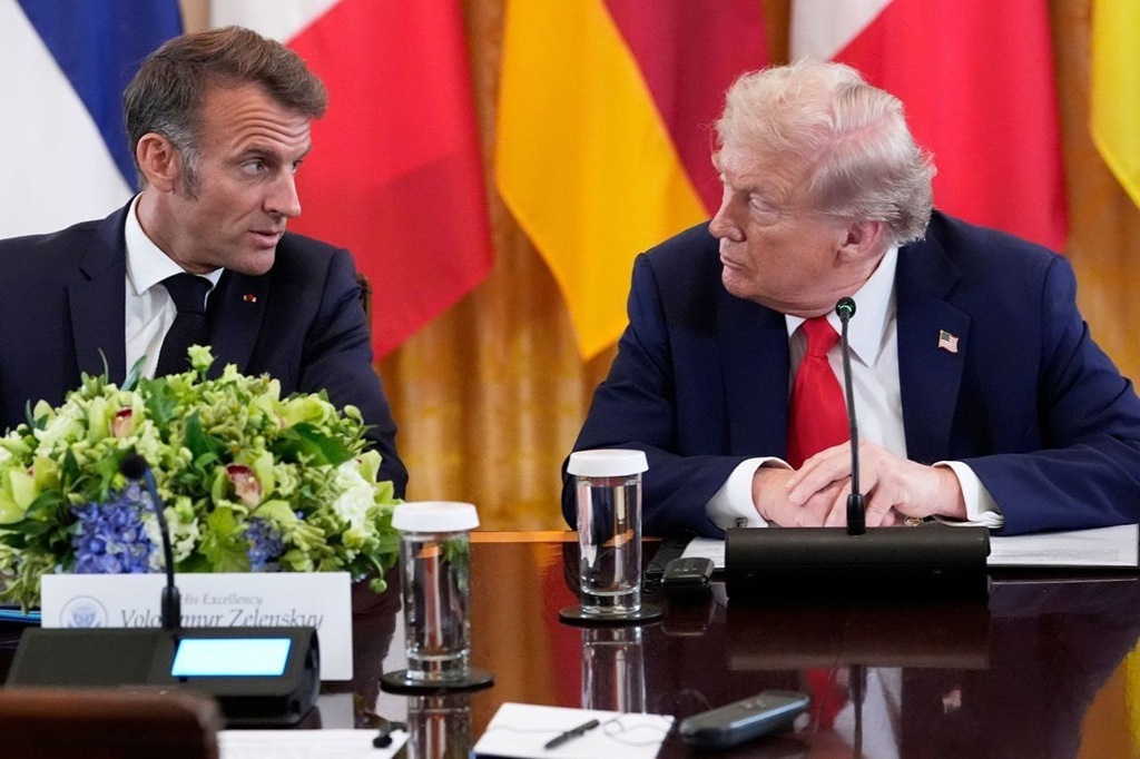 Переговоры о будущем Украины превратились в дипломатический спектакль