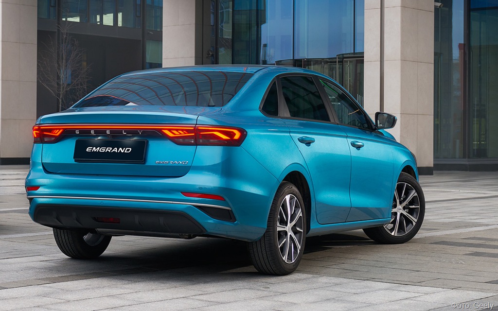 Geely отзывает в России почти 18 тысяч седанов Emgrand
