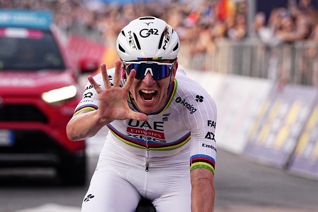 Тадей Погачар в пятый раз подряд выиграл монументальную классику «Джиро ди Ломбардию»