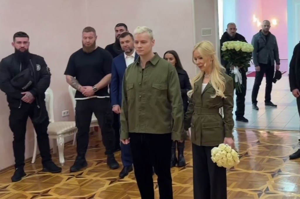 Екатерина Мизулина и певец Shaman зарегистрировали брак в Донецке Екатерина Мизулина и певец Shaman зарегистрировали брак в Донецке