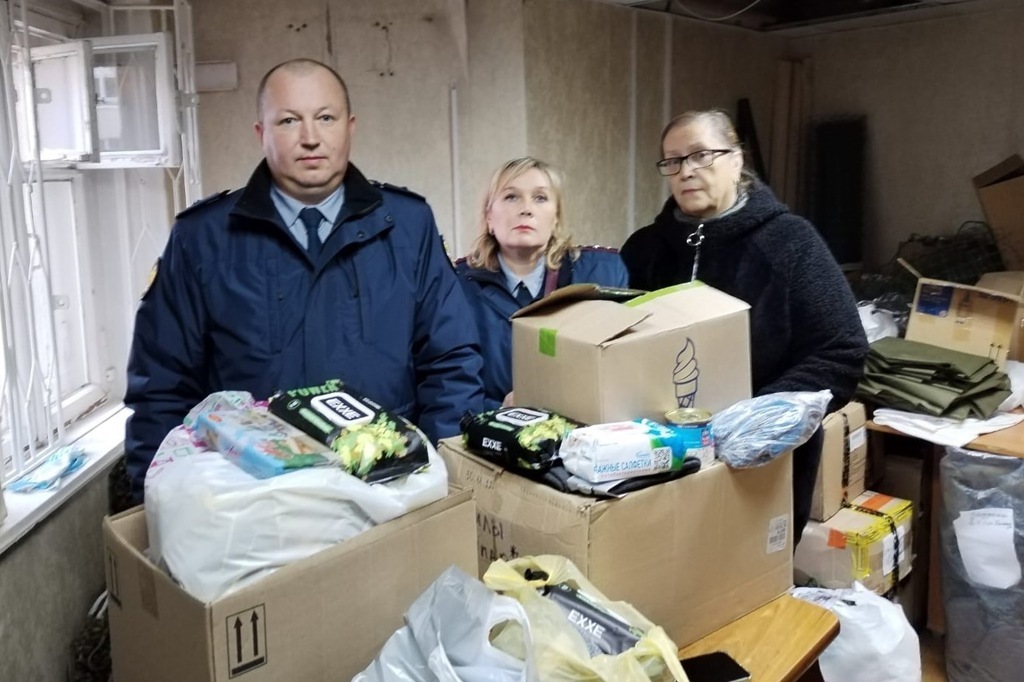 Сотрудники УФСИН собрали гуманитарную помощь для участников СВО Сотрудники УФСИН собрали гуманитарную помощь для участников СВО