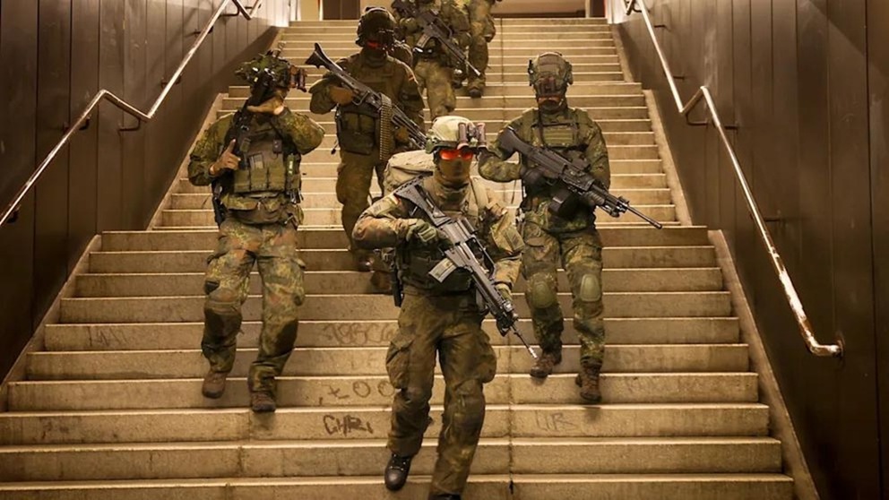 Ночью в берлинском метро прошли учения по антитеррористической операции