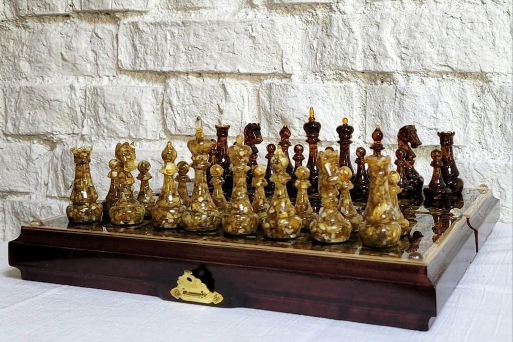 Калининградский УФСИН отправил в Петербург 140 янтарных сувениров для продажи в музее