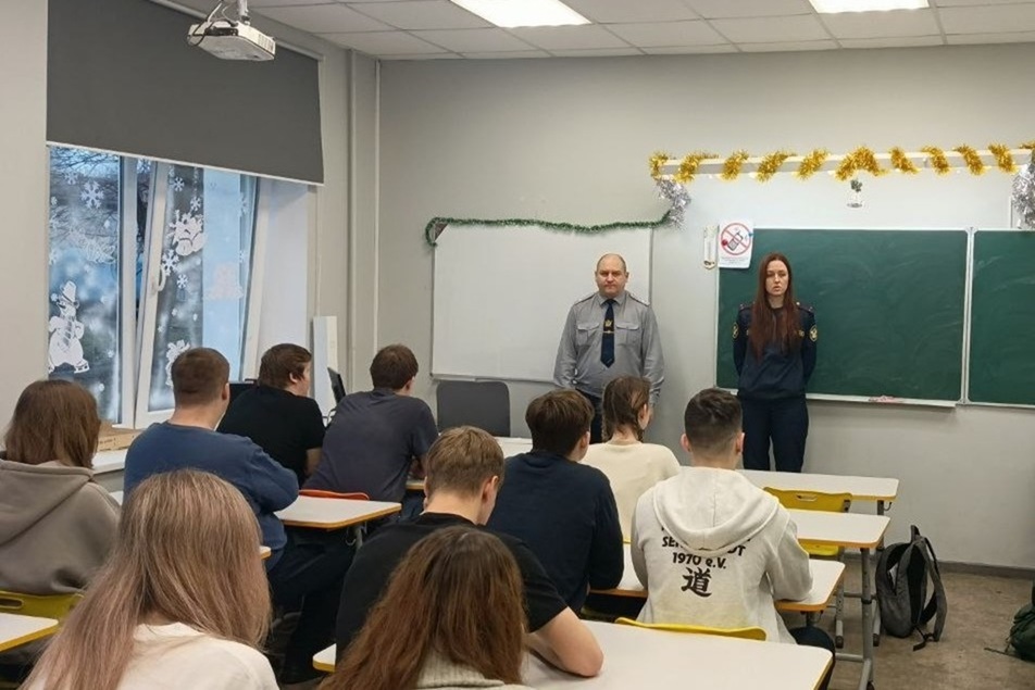 Сотрудники следственных изоляторов №№ 1 и 2 провели профориентационные беседы со школьниками и студентами колледжа