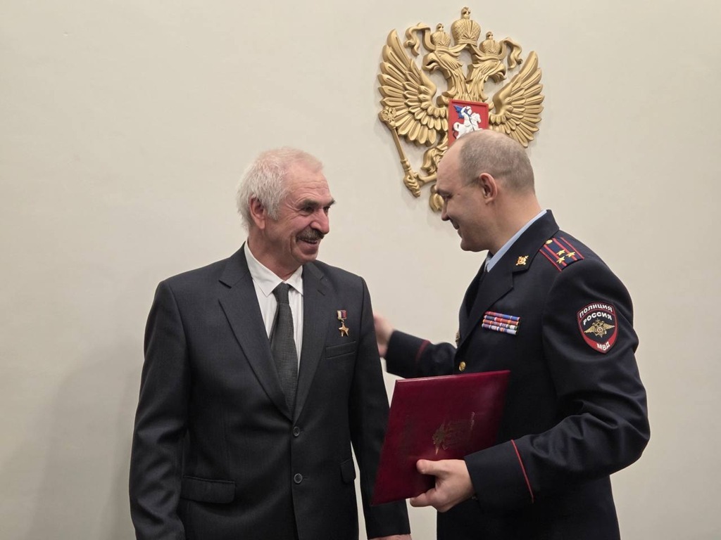 Героя России Сергея Баринова поздравили с 60-летием в УМВД Калининградской области