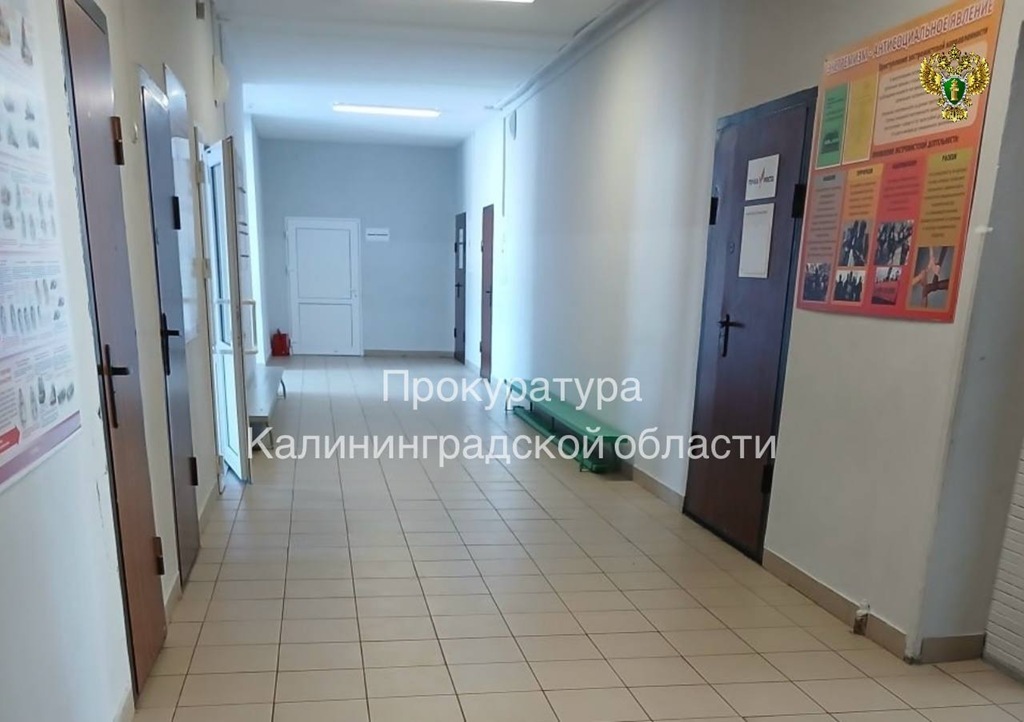 Прокуратура отсудила 100 тысяч рублей школьнику, которому на перемене сломали руку Прокуратура отсудила 100 тысяч рублей школьнику, которому на перемене сломали руку