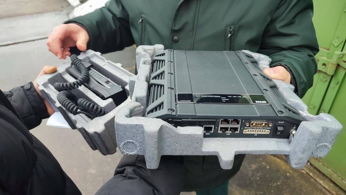 Таможенники передали Минобороны спутниковый терминал за 750 тысяч, найденный на греческом судне в Светлом