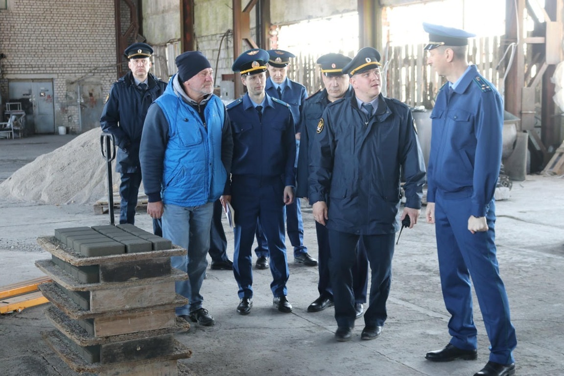 Зампрокурора области проверил ИК-13: оценил жилые отряды, цех ЖБИ и пекарню